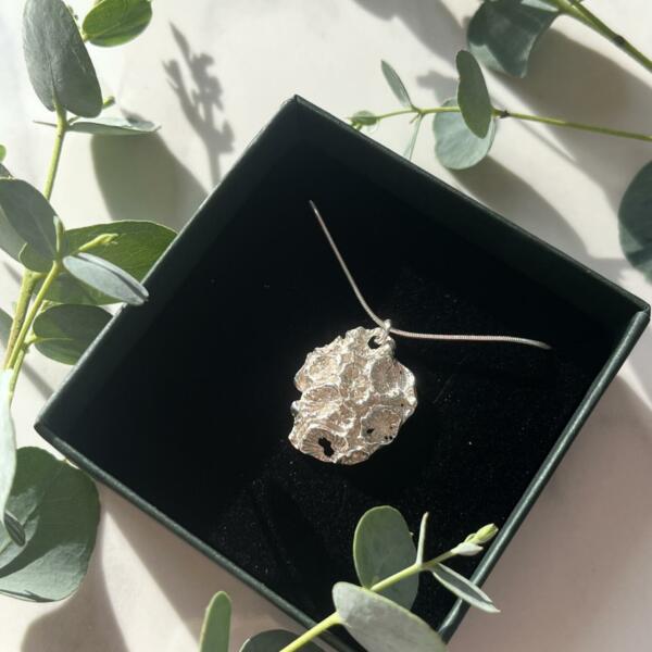 Collier aux empreintes de corail - 1