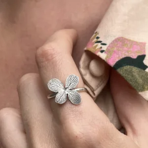Bague fleur d'hortensia en argent recyclé