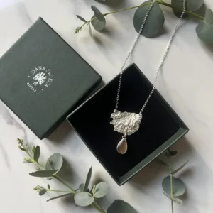 Collier aux empreintes de corail et pierre de mer