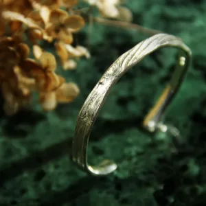 Bracelet ouvert aux empreintes d'Ecorce d'arbre en Argent recyclé, pièce unique